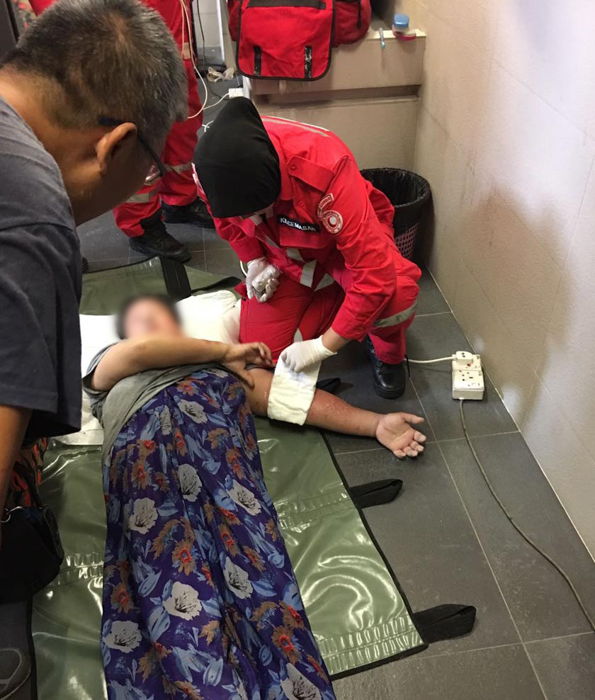 Wanita berkenaan dikhuatiri mengalami komplikasi gangren sekiranya aliran darah di tangannya tidak lancar berikutan mangsa merupakan pesakit diabetes.