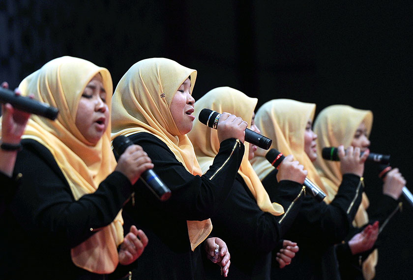 A nasyid group performing at the celebration in Kuantan. - BERNAMApic