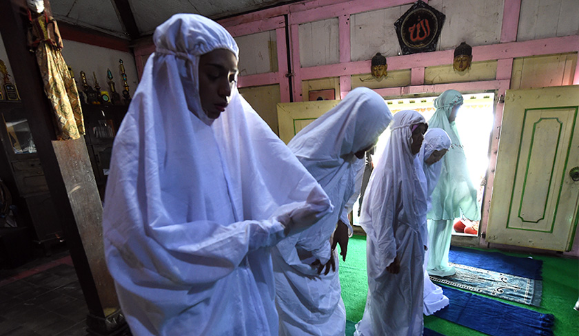 This picture taken on May 9, 2016 shows partiicpants of a study group during a prayer session at the Islamic boarding school in Yogyakarta. - AFP Photo