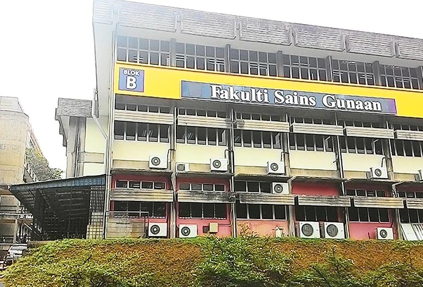 Prof Madya Dr Zaini Hamzah ditemui dalam keadaan terbaring dalam sebuah bilik di Fakulti Sains Gunaan UiTM Shah Alam.