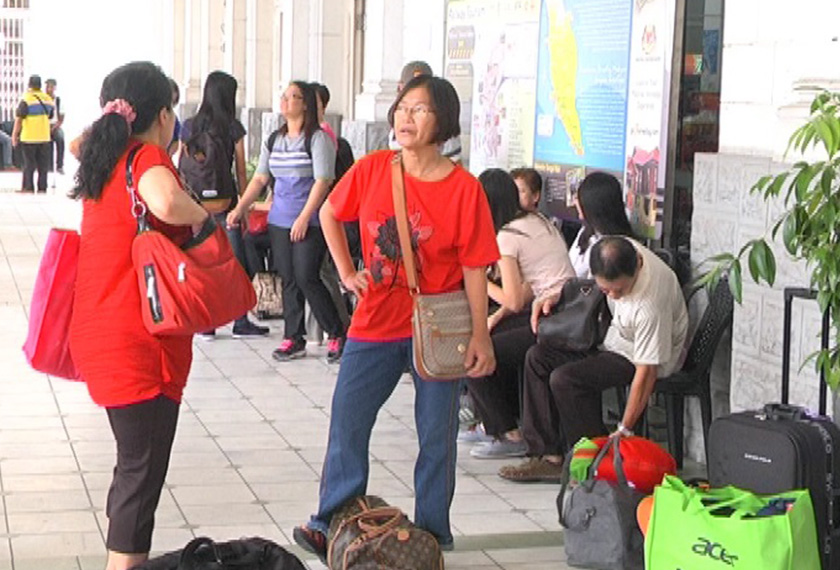 Ada pengguna yang menegaskan dia keliru kerana terpaksa menukar kaedah pengangkutan di saat-saat akhir. - Foto Astro AWANI