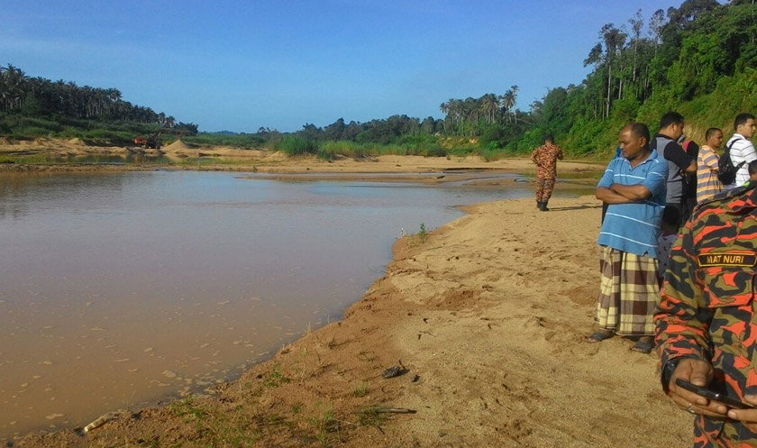 Mangsa Muhammad Azeem Aznan, 9, dikatakan mandi bersama rakannya itu di kawasan pam menyedut pasir di Kampung Belimbing. - Foto JBPM
