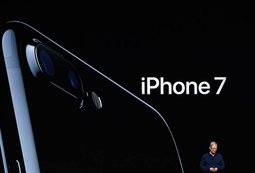 Ciri terbaharu yang ditonjolkan dalam model iPhone 7 mencetus pelbagai reaksi. - Gambar fail