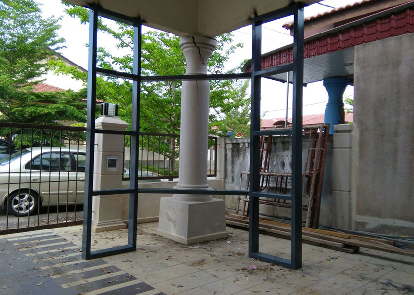 Mendapan tanah dipercayai menjadi punca keretakan itu yang mula dikesan penduduk selepas enam bulan mendiami rumah tersebut.