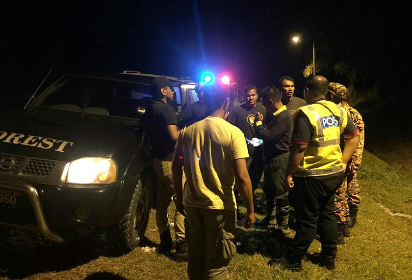 Pencarian awal dihentikan pada jam 6.30 pagi tadi sebelum disambung semula pada jam 9 pagi Sabtu. - Foto JBPM