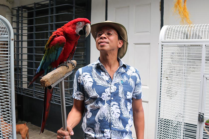 Kuya Kim adalah seorang pecinta binatang di sepanjang hidupnya. Haiwannya sering dibawa ke acaranya dan anak-anak juga para penonton diperbolehkan untuk berinteraksi dengan mereka.