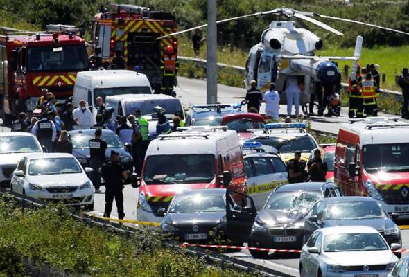 Car rams into soldiers in Paris suburb, suspect arrested after manhunt ...