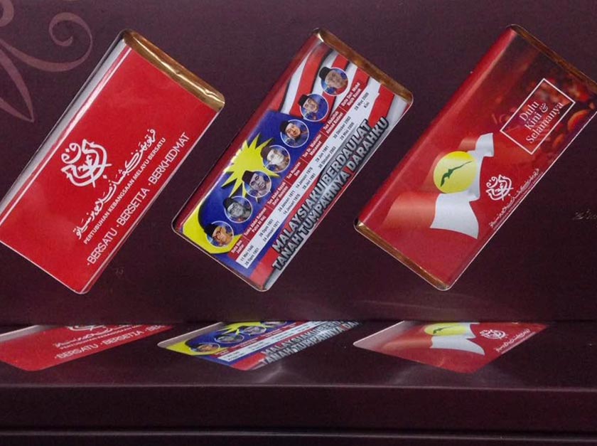 Coklat Ryverra dibaluti wajah logo UMNO serta pemimpinnya. - Foto Astro AWANI/Siti Nursyazwani