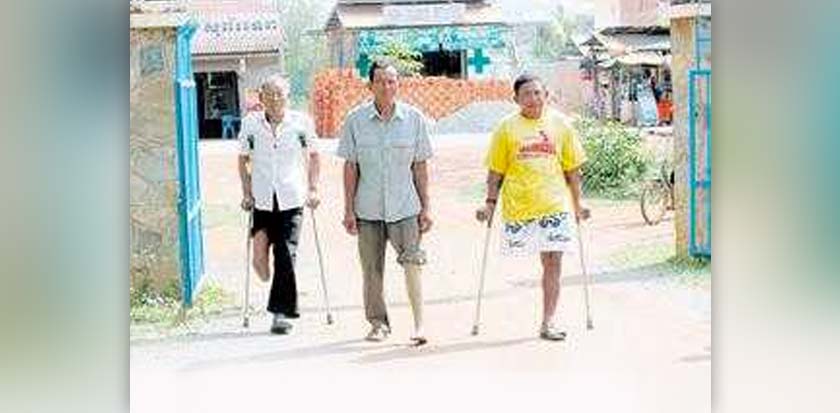 Kebanyakan mangsa terbunuh apabila terpijak periuk api, namun mangsa terselamat mengalami kecacatan kekal terutama kudung. - Foto Astro AWANI