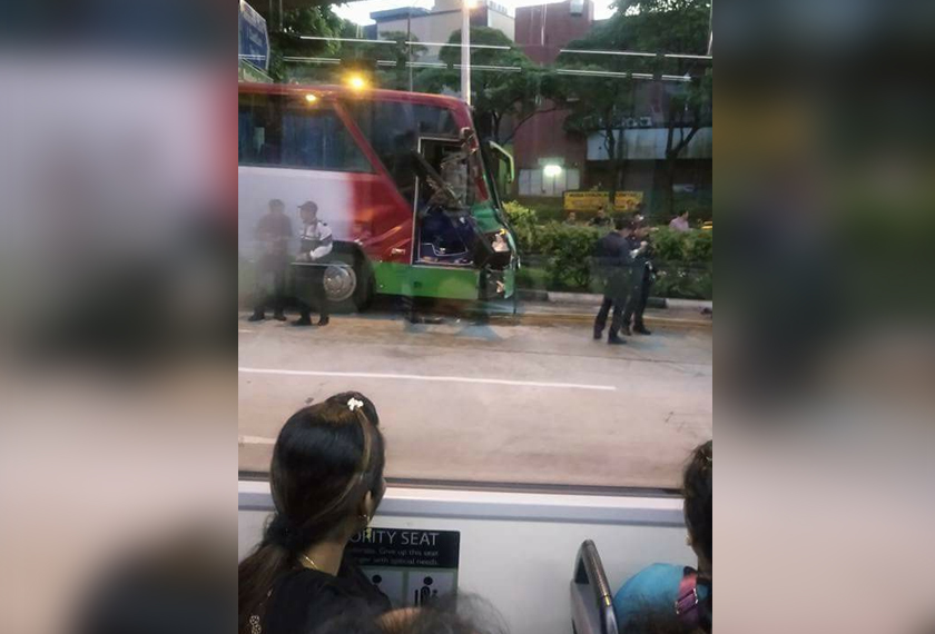 Seorang pemandu bas dan semua penumpang yang terlibat dalam kemalangan berangkai itu mengalami kecederaan ringan dan dikejarkan ke hospital. - Facebook/Janie Sim 