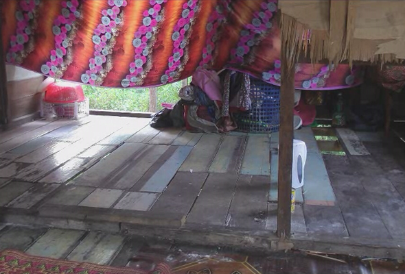 Keadaan daif rumah sewa pasangan suami isteri di Changlun, Kedah.