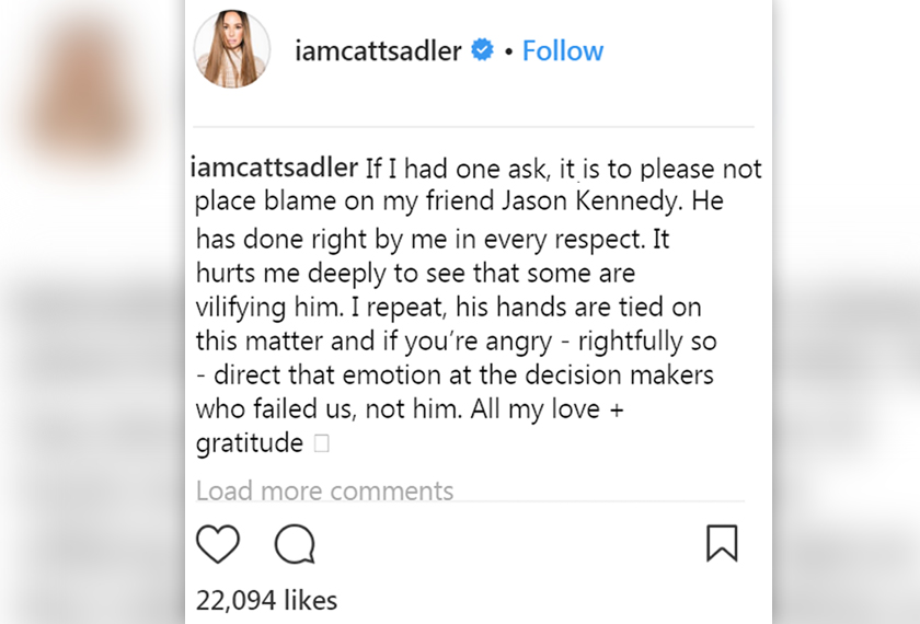 Pengacara terkenal E!, Catt Sadler menyeru netizen supaya tidak mengaitkan keputusan letak jawatannya dengan pengacara bersama, Jason Kennedy.  Menurut pos instagram, Sadler berkata “jangan tuduh rakan saya Jason Kennedy. Dia sentiasa membantu dan berada di sisi saya selama ini. Ia menyakitkan hati untuk melihat ramai menuduhnya.”  Pengacara Daily pop dan E! News itu juga berkata “jika hendak marah, tujukan emosi itu kearah pembuat keputusan, bukan Jason Kennedy.”  Dalam pos yang sama, Sadler turut mengucapkan terima kasih kepada semua peminat yang menyokongnya.   Selasa lalu, Sadler letak jawatan selepas mengetahui bahawa pengacara bersama, Jason Kennedy mendapat gaji dua kali lebih tinggi daripadanya.  Menurutnya, dia diberitahu bahawa pengacara lelaki yang memulakan kerja pada tahun yang sama dan melakukan tugas yang hampir sama, mendapat gaji dua kali ganda.  Katanya memang susah untuk menerima berita tersebut dan sangat memalukan kerana dia juga bekerja keras.  “Saya ibu tunggal kepada dua anak. Saya memberikan segalanya kepada organisasi ini. Saya mengorbankan masa saya dengan keluarga dan memberikan 100% kepada E! Apabila saya mengetahui perkara ini, saya rasa direndahkan dan tidak dihargai,” kata Sadler  Sadler mengambil keputusan selepas berbincang dan berunding dengan E! mengenai peningkatan gajinya supaya setaraf Kennedy tetapi tidak berjaya.