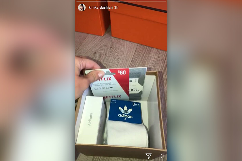 Kotak hadiah pertama oleh Kanye West