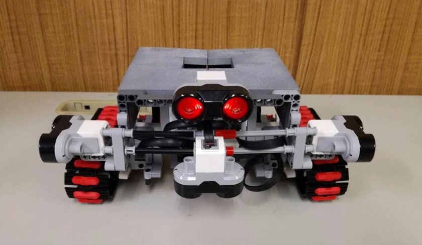 inovasi ciptaan mereka berfungsi sebagai robot pengesan bagi setiap jenis permasalahan membabitkan jalan raya terutamanya lubang dan juga rekahan