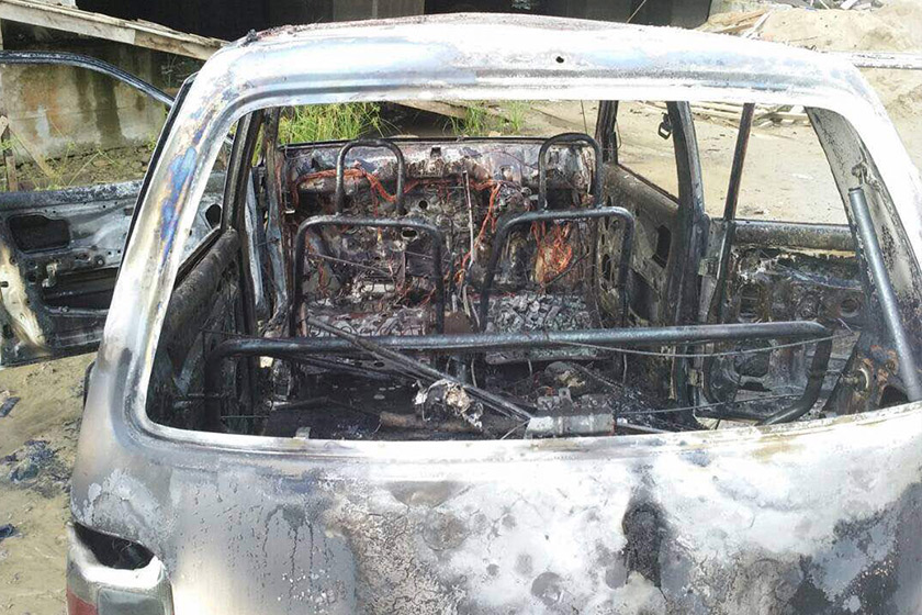 Suspek kemudian bertindak memukul anak majikannya dengan batang besi serta membakar kereta rakannya jenis Perodua Kancil sebelum melarikan diri.