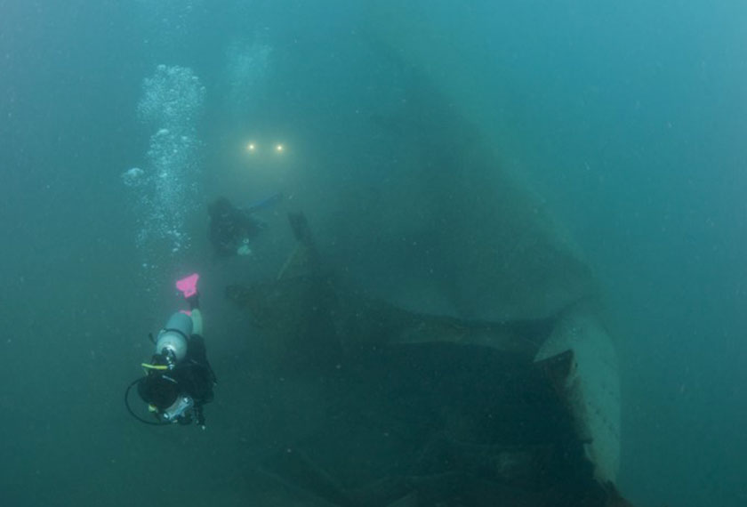 Beberapa penyelam skuba di lokasi Upside Down Wreck. - Sumber foto dirahsiakan