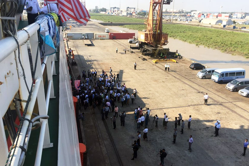 Misi Food Flotilla for Myanmar selamat tiba di Pelabuhan Antarabangsa Thilawa, di sini kira-kira pukul 5:30 petang waktu Malaysia hari ini. - Foto Astro AWANI / Hilal Azmi