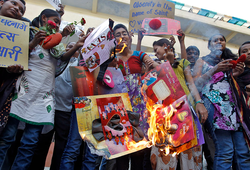 Hari Kekasih dibantah kerana pengisoiannya yang dikatakan menyimpang daripada nilai-nilai budaya Timur. - Foto Reuters