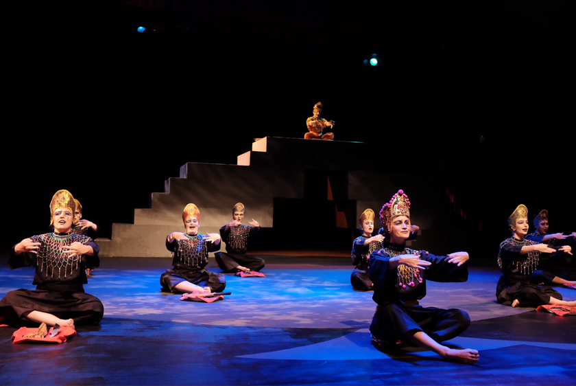 isu yang diangkat dalam karya legenda teater Inggeris itu banyak persamaan dengan dunia Melayu.