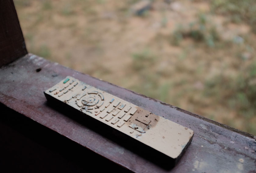 rafeah sama sekali tidak menyangka air banjir kali ini nailk sehingga paras dada, berbanding paras lutut pada tahun-tahun sebelumnya. - Foto Astro AWANI