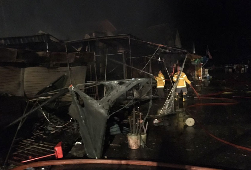 Kedai-kedai yang terlibat dalam deretan kedai Kea Farm itu antaranya menjual sayur, pakaian, cenderahati dan sebagainya.