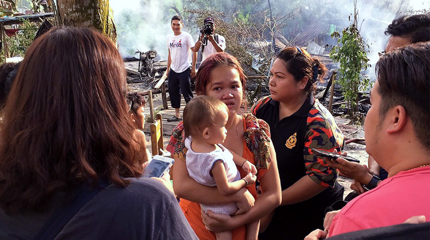 Menurut Sofia Asan, 17, selepas menetak suaminya suspek bertindak membakar rumah mereka. - Foto Bernama