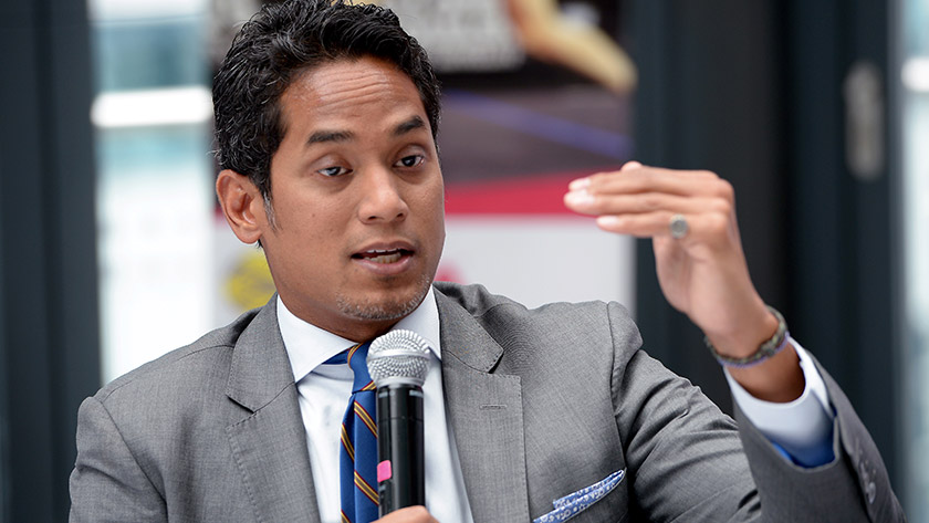Menteri Belia dan Sukan, Khairy Jamaluddin, dinamakan pada saat-saat akhir untuk dicalonkan sebagai presiden bersama Tunku Ismail Sultan Ibrahim, Tan Sri Aseh Che Mat dan Tan Sri Annuar Musa. - Gambar fail