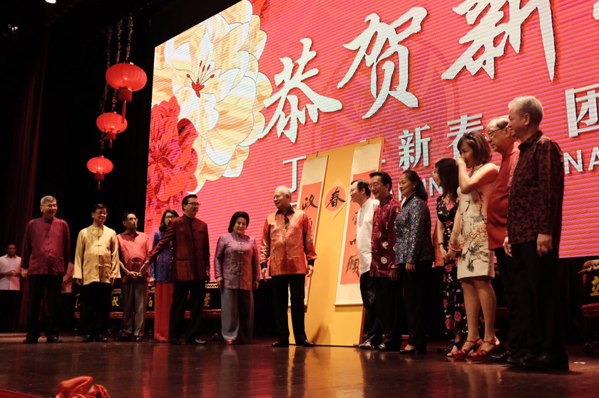 Liow dan isteri Datin Seri Lee Sun Loo bersama ahli majlis tertinggi MCA serta beberapa menteri Kabinet menyambut kehadiran perdana menteri Datuk Seri Najib Tun Razak dan isteri Datin Seri Rosmah Mansor.