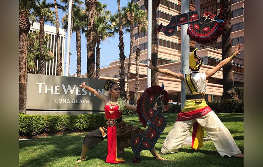 Syafiqah & Zaidy di hadapan Westin Long Beach, California. - Foto kredit Lim Jia Ying