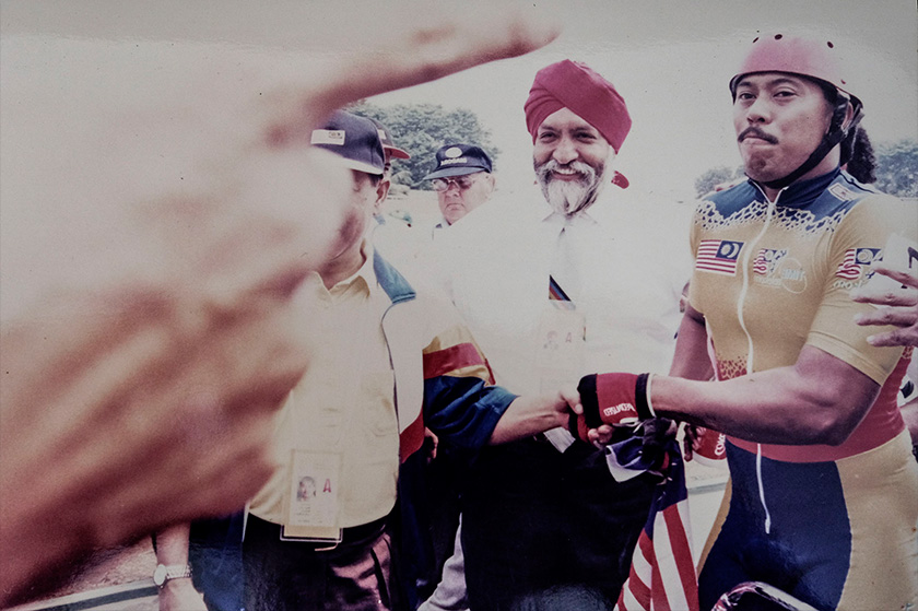 Rosman Alwi (right) with Tan Sri Darshan Singh who was the Asian Cycling Confederation (ACC) President at that time. -ROSMAN ALWI photo