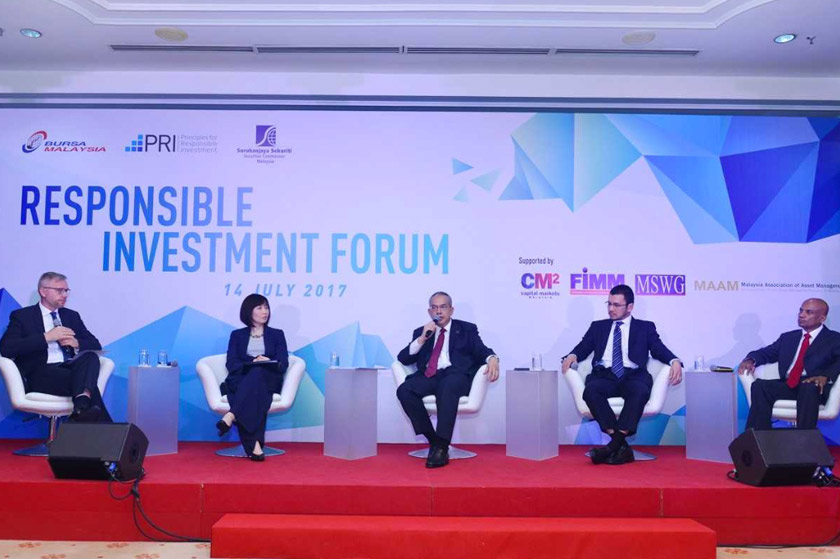 Experts and stakeholders giving local perspectives on environmental, social and governance practices at Responsible Investment Forum KL, co-hosted by Securities Commission Malaysia and Bursa Malaysia. (From left) Panellists are: Moderator - Martin Skancke, Chair, PRI, Yew Yee Tee, Chief Regulatory Officer, Bursa Malaysia, Zainal Izlan Zainal Abidin, Managing Director of Development & Islamic Markets, SC  Ahmad Zulqarnain Onn, Head of Strategy & Executive Director for Investments, Khazanah Nasional Berhad  Promod Dass, Deputy Chief Executive Officer, RAM Ratings
