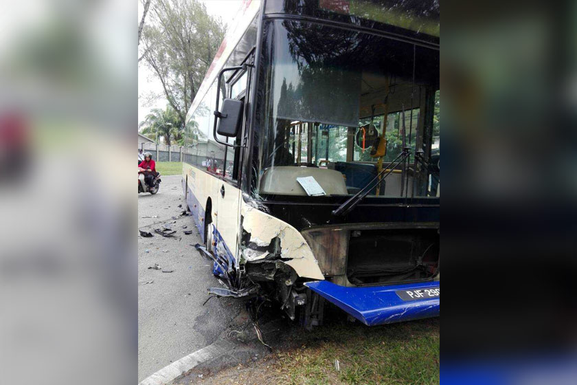 Pemandu bas berusia 46 tahun gagal mengelak sebuah kereta yang secara tiba-tiba berada di hadapannya dan mengakibatkan berlakunya pertembungan. - Foto JBPM