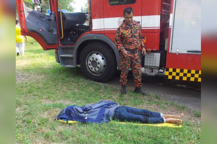 Mangsa yang berada di tempat duduk belakang maut di tempat kejadian akibat kecederaan parah di kepala. - Foto JBPM