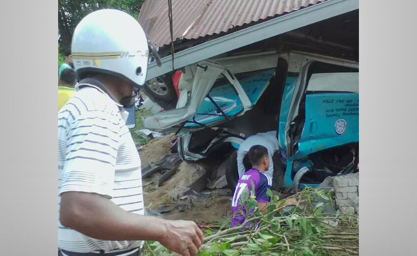 lima mangsa dilaporkan maut sementara sembilan lagi cedera.