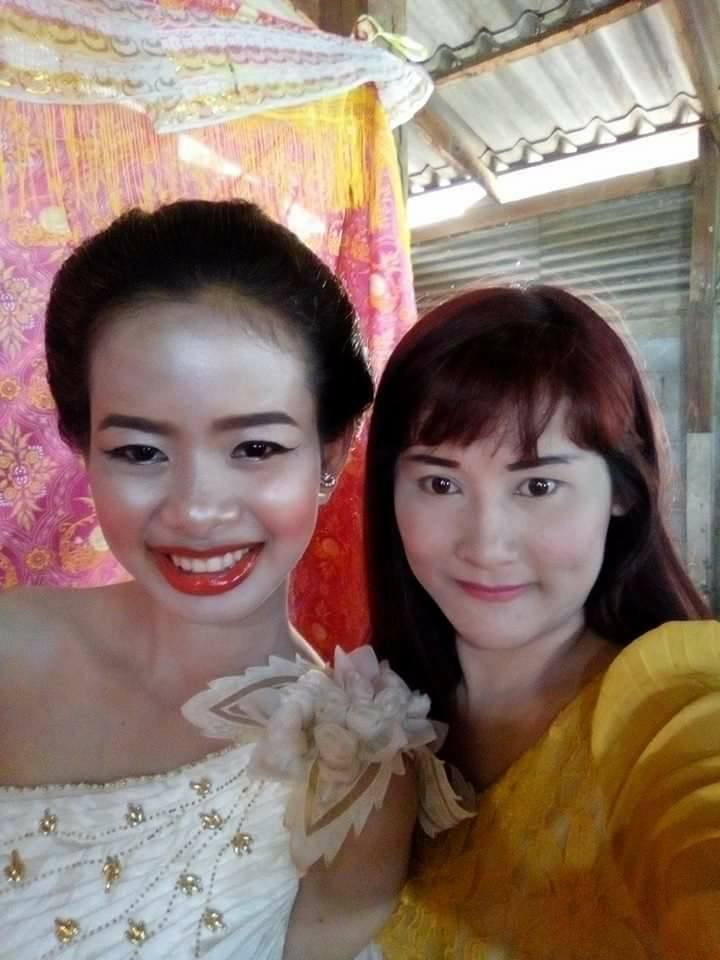 Inilah wajah Darika ketika disolek dengan pilihan rona pemerah pipi dan bibir yang 'terlampau' merah. - Facebook Darika