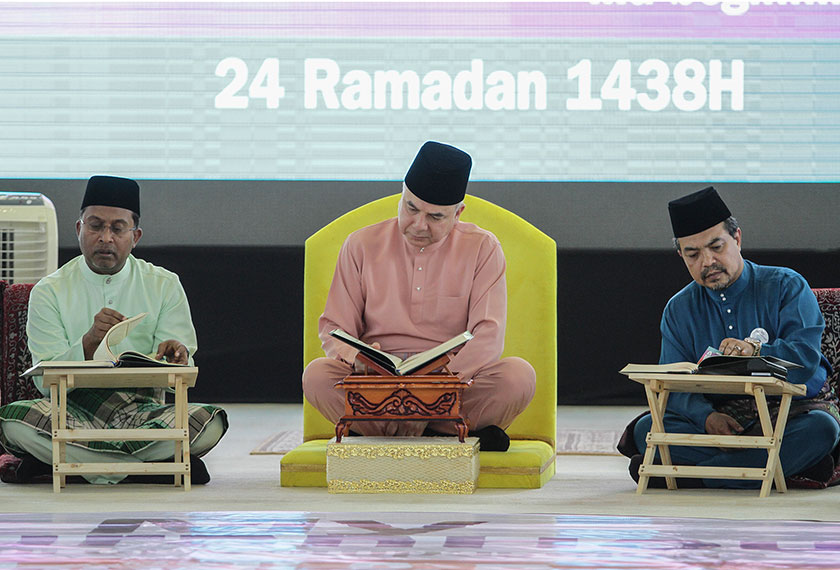 Berangkat sama dalam majlis penuh bersejarah ini ialah Sultan Perak, Sultan Nazrin Muizzuddin Shah. - Foto Astro AWANI / SHAHIR OMAR