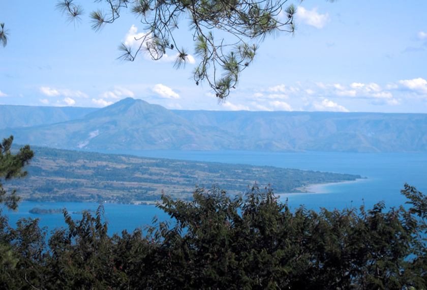 Danau Toba, salah satu destinasi pelancongan di Sumatera Utara. Foto Karim Raslan