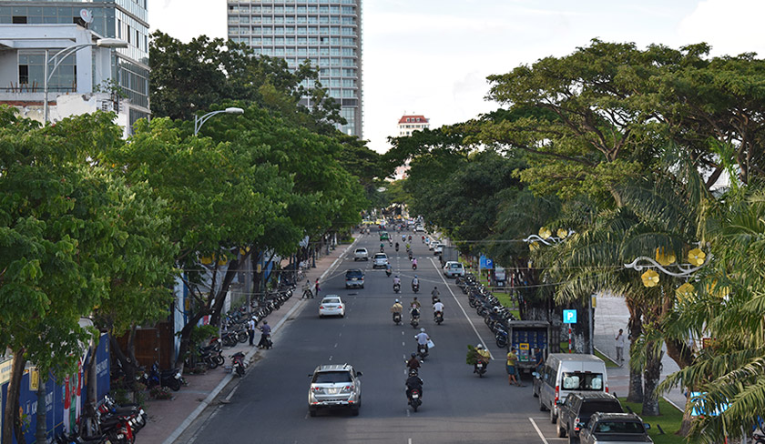 Jalanraya di kota Danang luas dan lebar. Kota ini disokong pembangunan infrastruktur besar-besaran di bawah kepemimpinan Nguyen Ba Thanh. Foto Karim Raslan