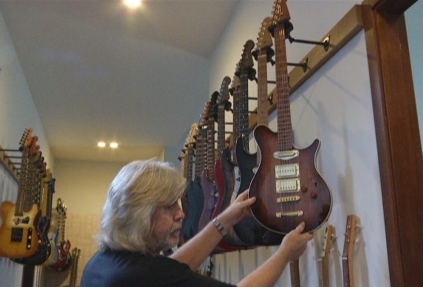 Selain menyediakan koleksi gitar, Warman turut mengeluarkan jenamanya sendiri, 'Lindsay Marcus Guitars'.