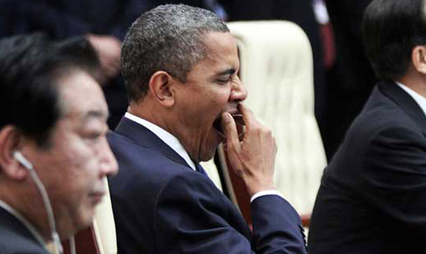 Obama menguap ketika sesi plenary Sidang Kemuncak ASEAN dan Asia Timur ke-21 di Phnom Penh, Nov 2012. - REUTERS
