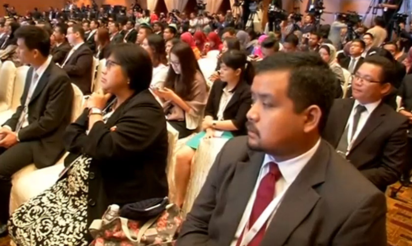 Para hadirin mendengar ucapan pada mesyuarat menteri-menteri ekonomi ASEAN ke-47 di Malaysia, Ogos 2015. REUTERS