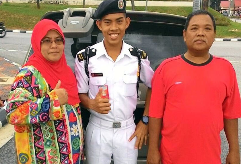 Zulfarhan (middle) dreamed of captaining a navy ship one day. Handout photo