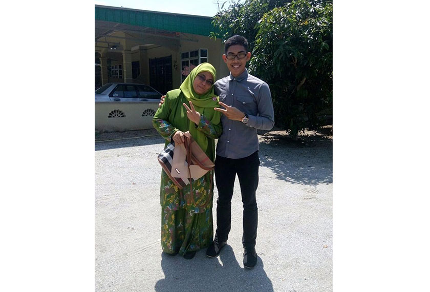 Hawa mengingati Zulfarhan sebagai 'anak emak' yang sering bermanja dengannya. - Gambar fail