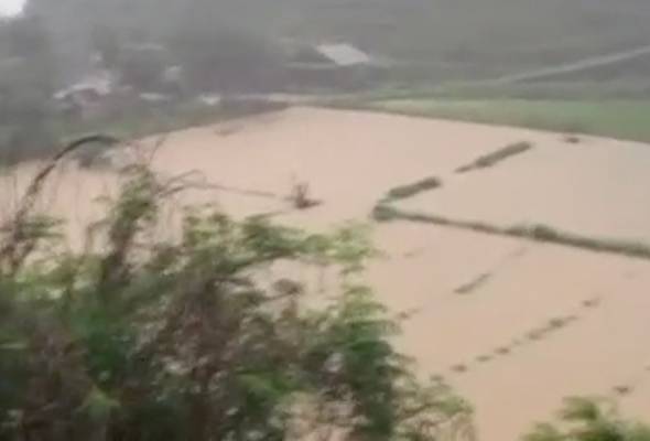 Cyclone kills 19 in Indonesia's Java | Awani International