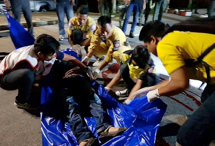 Thai authorities removing Wan Mohd Zain's remains from the scene. - BERNAMA