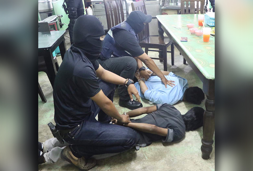 Suspek ditangkap sejurus pihak berkuasa menghidu rancangan pengeboman mereka. - Foto PDRM
