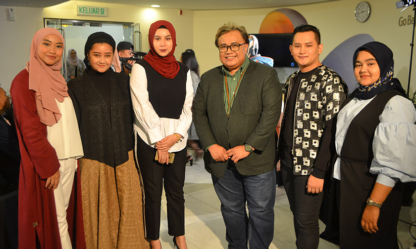 The Frow terdiri daripada Aisyah Almashoor, Hazzerwan Hazlee, Nadd Hassan, Mariam Musa dan Ain Salleh.