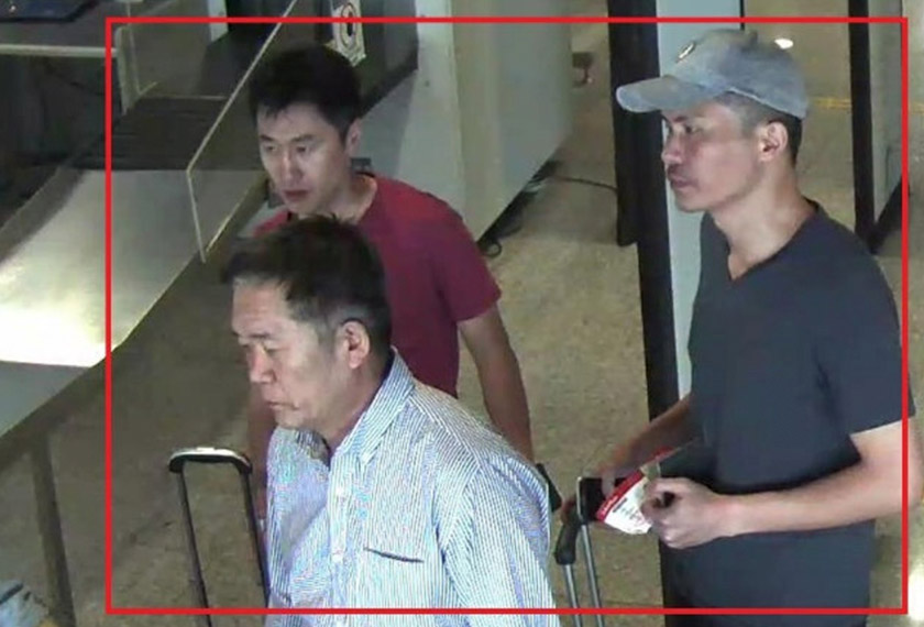 Polis sebelum ini mendedahkan tiga individu dalam foto ini bersama-sama meninggalkan negara pada hari pembunuhan Kim Jong Nam, 13 Februari lalu. - Foto PDRM