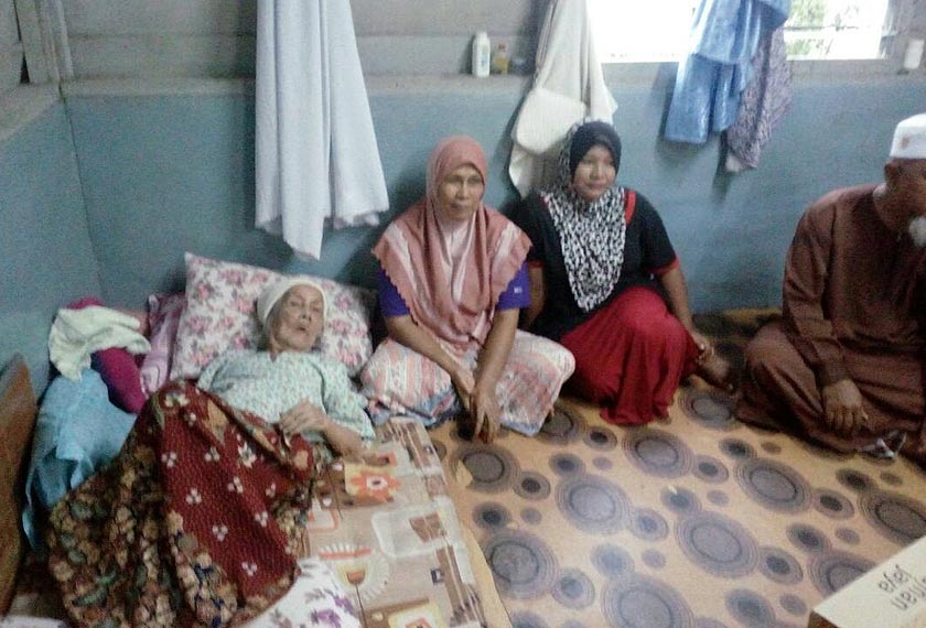 Wak Kam kini terlantar dan meneruskan sisa hidupnya bersama keluarga terdekat. - Astro AWANI