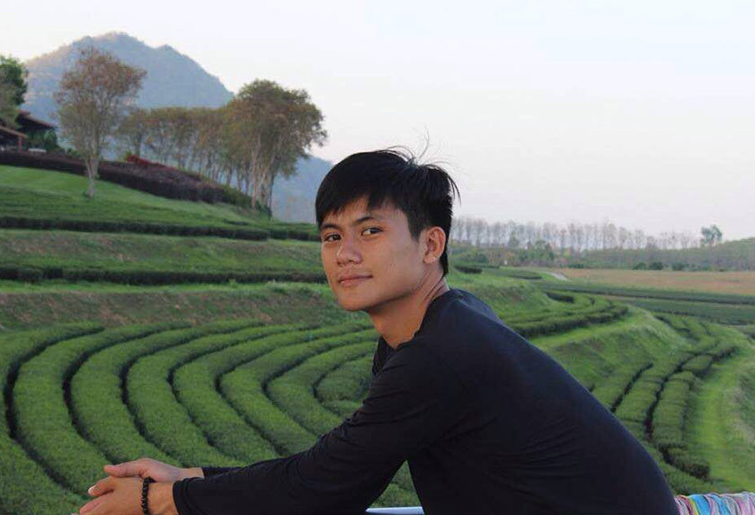 Hau meraih pendapatan 9 juta VND bekerja sebagai pengawal kualiti di kota Ho Chi Minh. Foto Karim Raslan